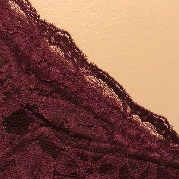 Express Maroon Wide V-Neck Top Size S - Picture 3 of 4